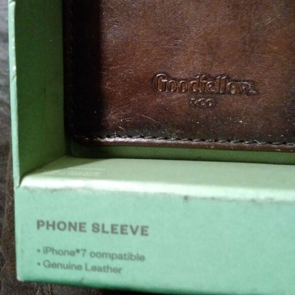 ⬇️⬇️⬇️Goodfellow & Co iPhone 7 Phone Sleeve - Picture 3 of 4